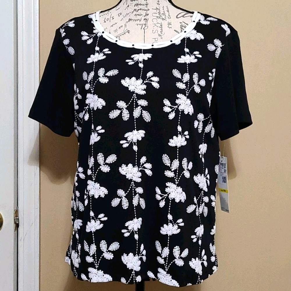 Alfred Dunner Black Embroidered Floral top! NWT!